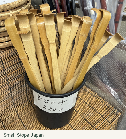 Magonote: A Bamboo Back Scratcher Seen in Ouchi-juku