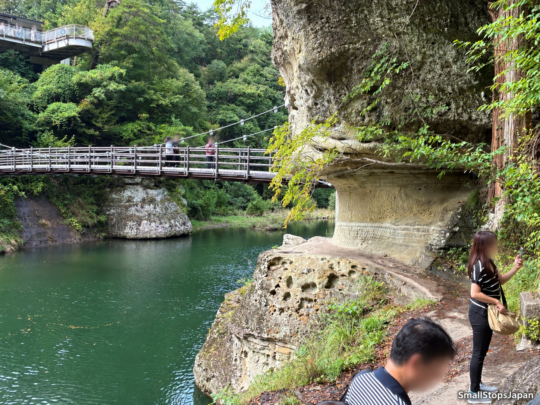 To-no-Hetsuri: From the Bridge to Beneath the Cliffs